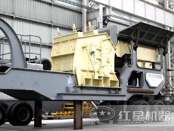 組合性很強的時產200噸輪胎式移動破碎站