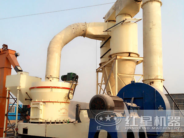 磨粉機工作現(xiàn)場圖