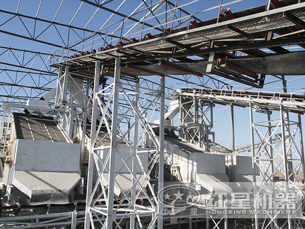 大型YK圓形振動(dòng)篩工作現(xiàn)場(chǎng)
