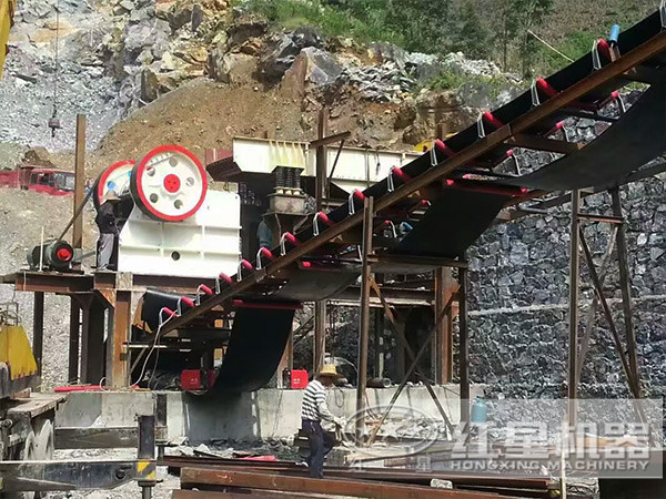 鄂式破碎機(jī)現(xiàn)場