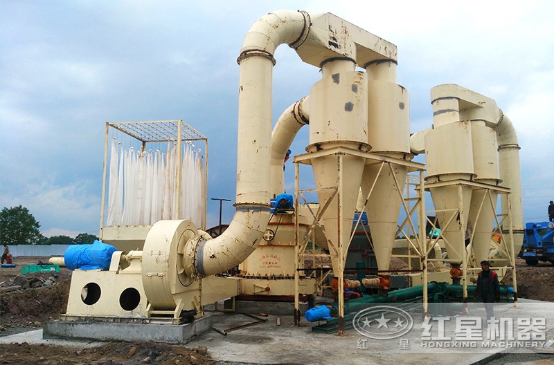新型石頭磨粉機(jī)作業(yè)現(xiàn)場(chǎng)