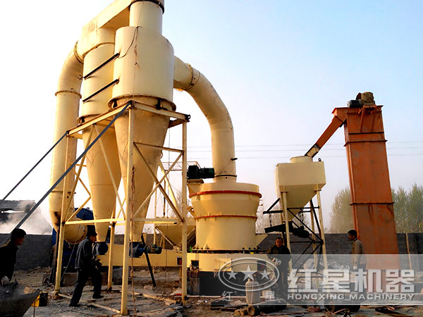 小型石頭磨粉機(jī)可以對(duì)多種物料進(jìn)行加工，適用于礦山、建材等領(lǐng)域