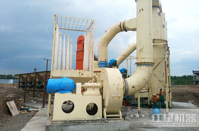 重晶石粉生產現(xiàn)場