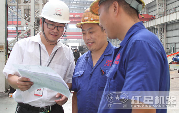 紅星磨粉機(jī)車(chē)間工作現(xiàn)場(chǎng)