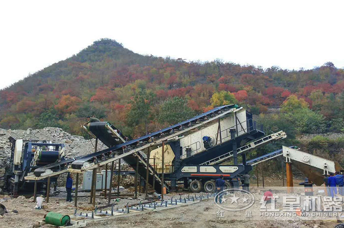 紅星機(jī)器移動破碎生產(chǎn)線現(xiàn)場