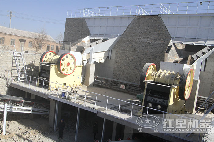 69破碎機作業(yè)現場