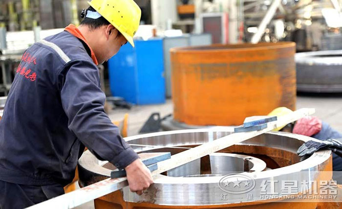 紅星機(jī)器車間工人作業(yè)現(xiàn)場(chǎng)