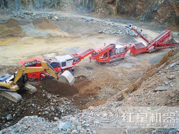 移動(dòng)式破碎站現(xiàn)場(chǎng)