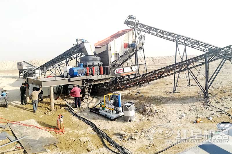 大型移動(dòng)石子粉碎機(jī)安裝現(xiàn)場(chǎng)