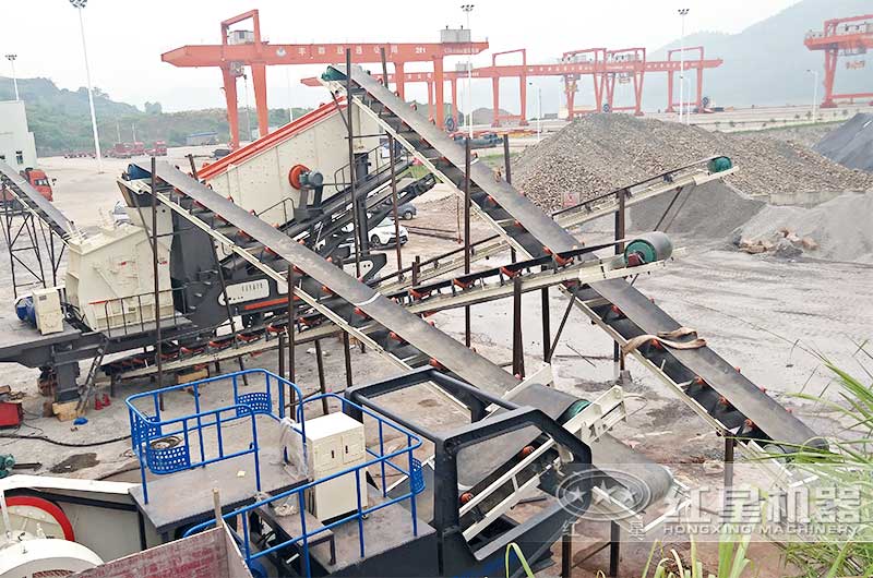 大型移動(dòng)石子粉碎機(jī)客戶