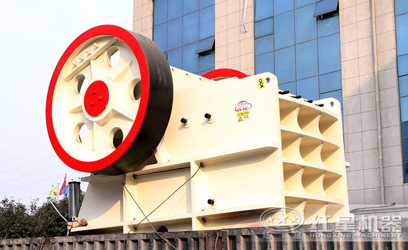 紅星卾式破碎機發(fā)貨