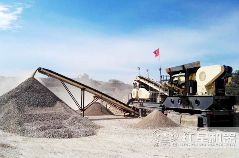 移動(dòng)式石頭粉碎機(jī)設(shè)備用戶(hù)現(xiàn)場(chǎng)