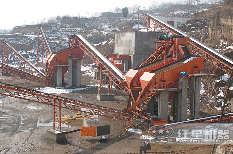 石頭粉碎機(jī)設(shè)備現(xiàn)場(chǎng)