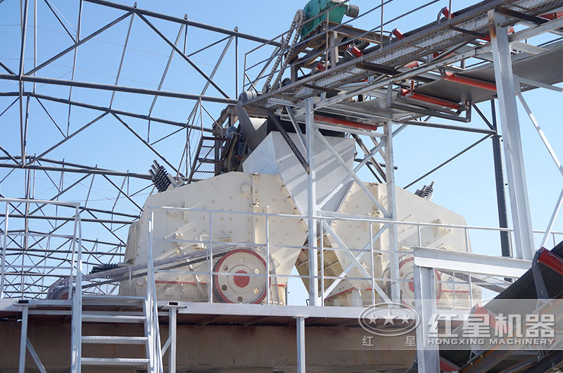 反擊式破碎機(jī)作業(yè)現(xiàn)場