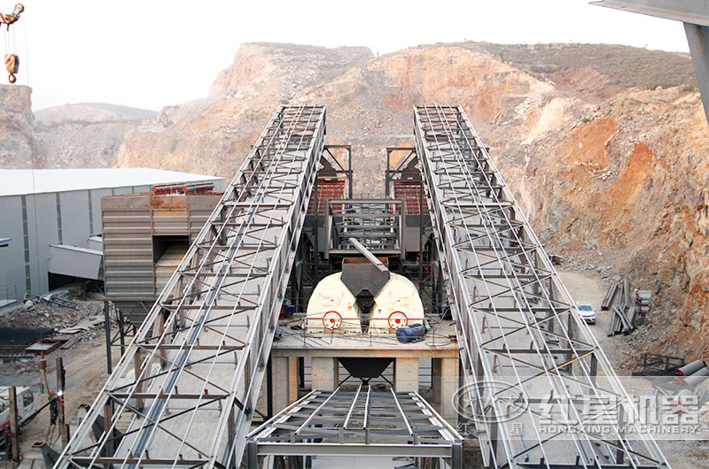 反擊式破碎機(jī)作業(yè)現(xiàn)場