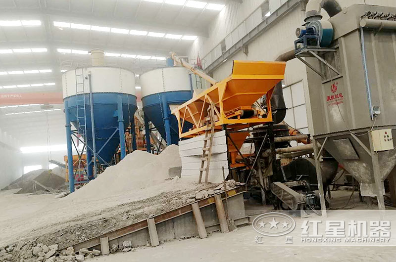 雷蒙磨粉機作業(yè)現(xiàn)場