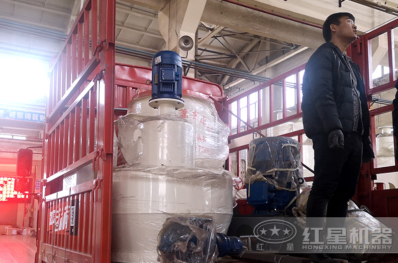 紅星機器磨粉設備發(fā)貨